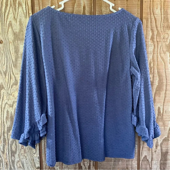 Blue Textured Blouse 💙 Size Medium - Picture 3 of 3